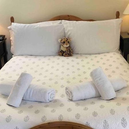 Secluded Romantic Cotswolds Barn - Sleeps 2 To 4 - Near Cirencester - Dog Friendly Villa Kemble Exterior photo