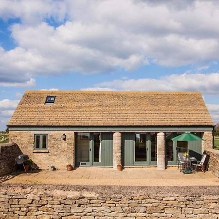 Secluded Romantic Cotswolds Barn - Sleeps 2 To 4 - Near Cirencester - Dog Friendly Villa Kemble Exterior photo