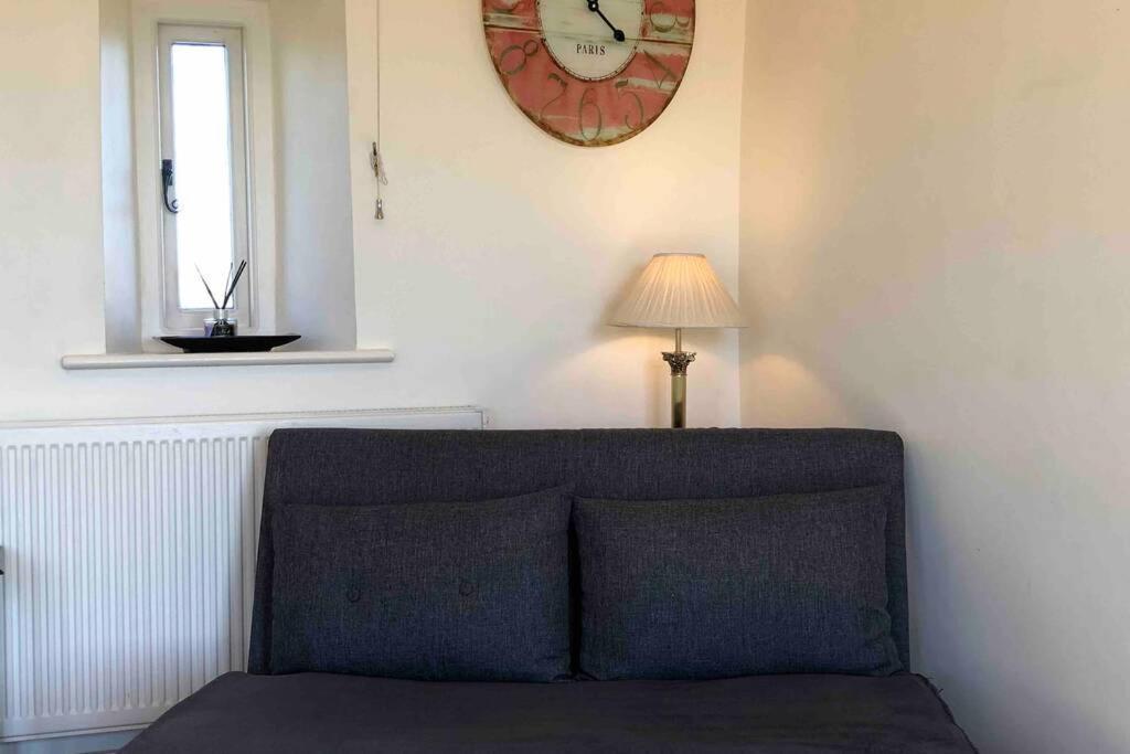 Secluded Romantic Cotswolds Barn - Sleeps 2 To 4 - Near Cirencester - Dog Friendly Villa Kemble Exterior photo
