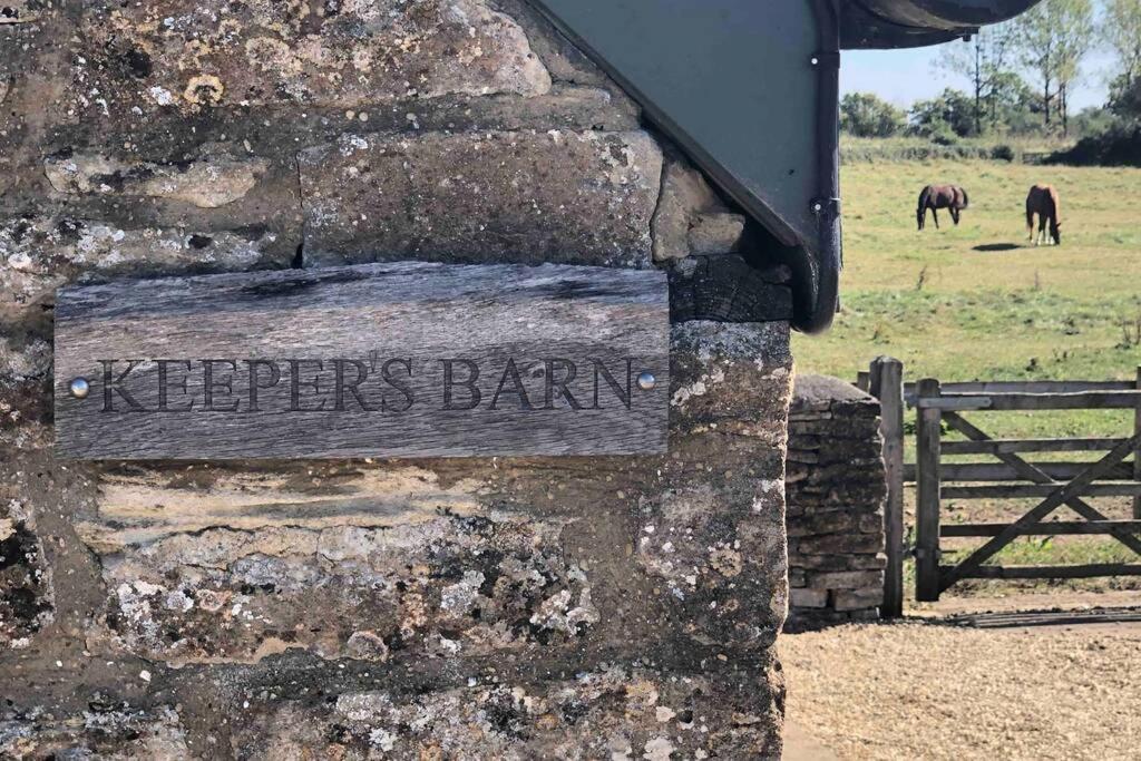 Secluded Romantic Cotswolds Barn - Sleeps 2 To 4 - Near Cirencester - Dog Friendly Villa Kemble Exterior photo