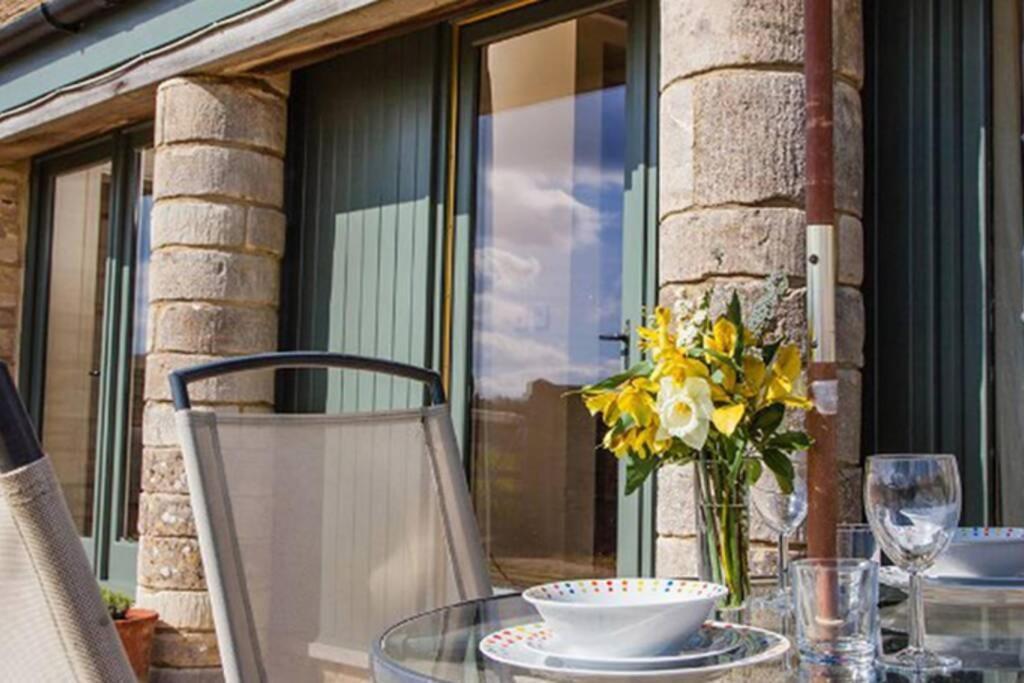 Secluded Romantic Cotswolds Barn - Sleeps 2 To 4 - Near Cirencester - Dog Friendly Villa Kemble Exterior photo