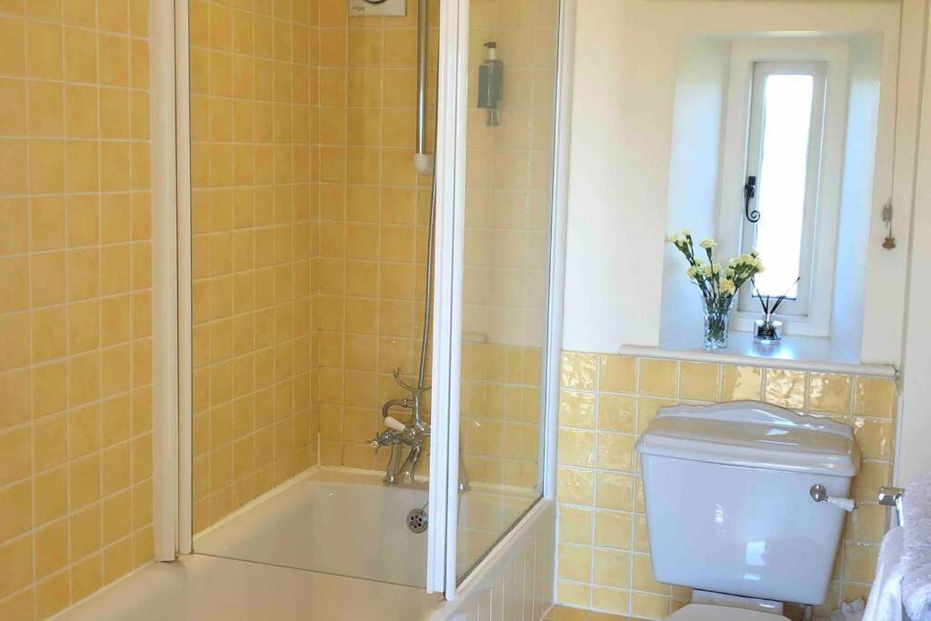 Secluded Romantic Cotswolds Barn - Sleeps 2 To 4 - Near Cirencester - Dog Friendly Villa Kemble Exterior photo